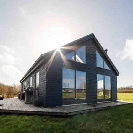 Modern Vacation By Forrest And Golf Field Dom wakacyjny